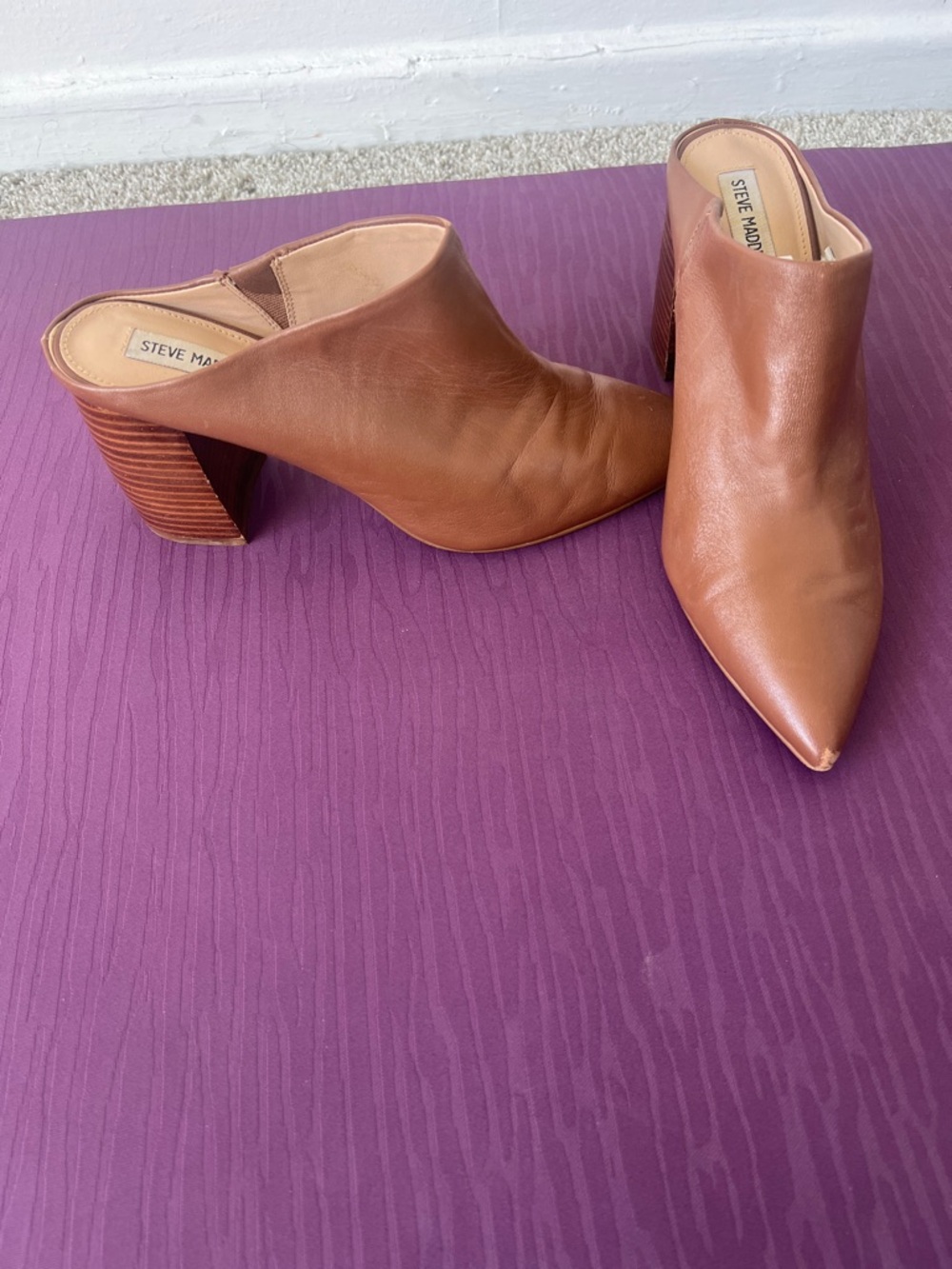 Steve Madden Tan Leather Pointed-Toe Mule Clogs - Picture 8 of 9